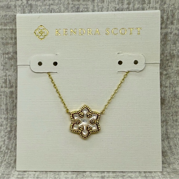 Kendra Scott Jewelry - NWT Kendra Scott Snowflake Opal Pendant Necklace, Gold ❄️